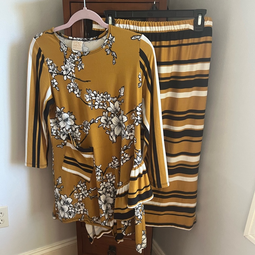 Zadie B’s skirt and top set. Top is Small, skirt is XL.